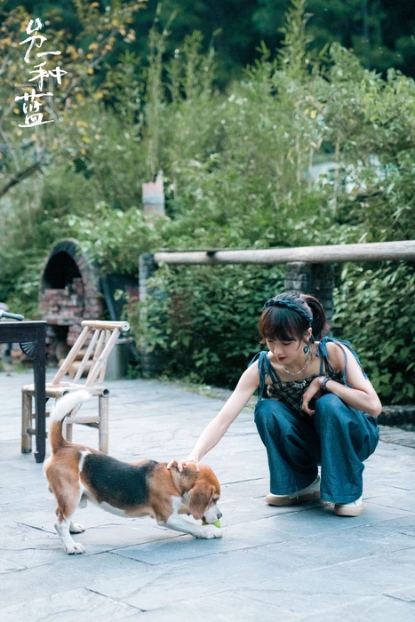 《另一种蓝》宋茜饰陈小满剧照壁纸