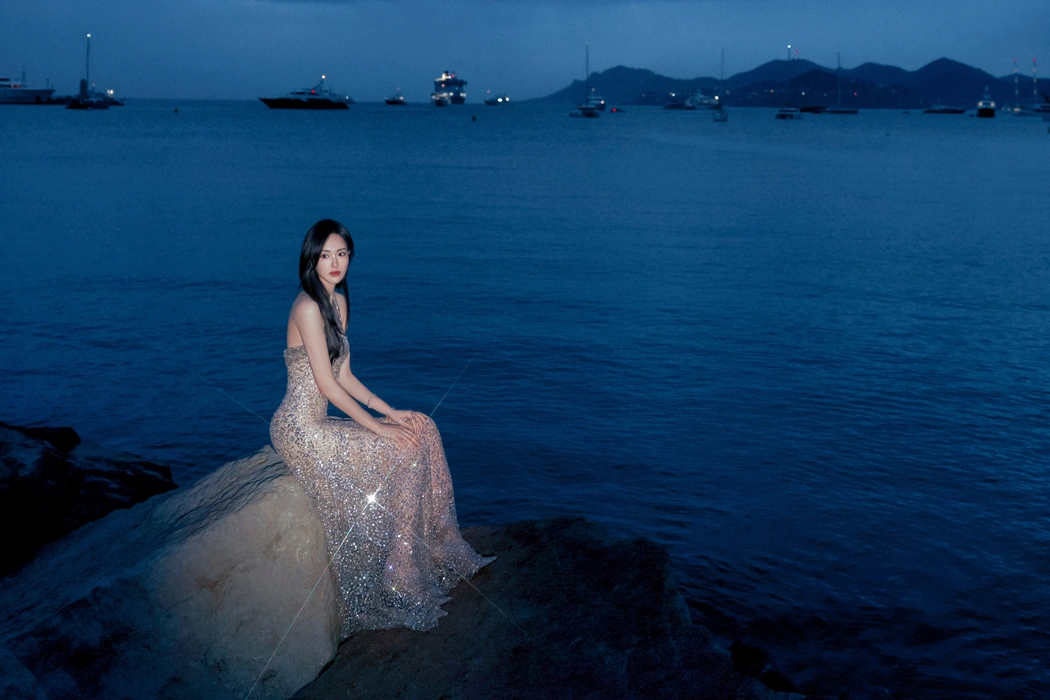 唐嫣海边氛围感随拍写真壁纸