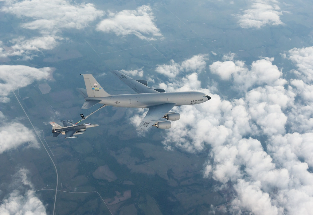 KC-135空中加油机图片桌面壁纸