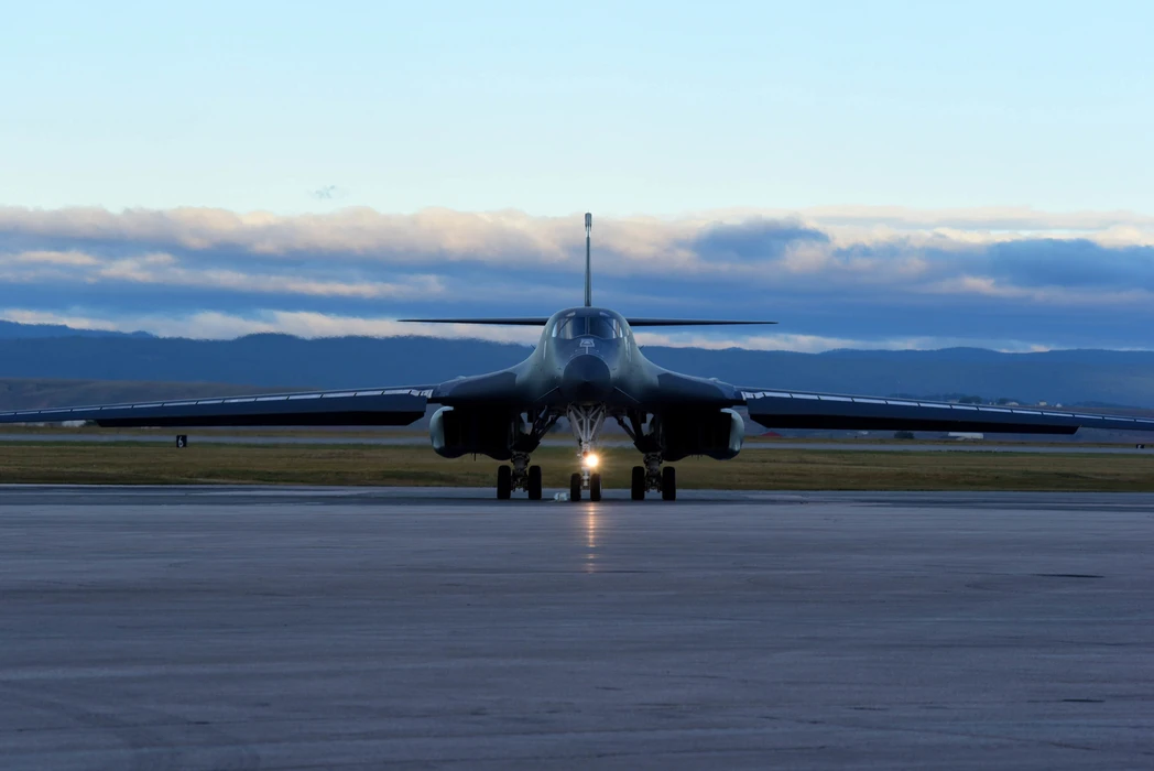 B-1轰炸机（B-1 bomber）图片壁纸