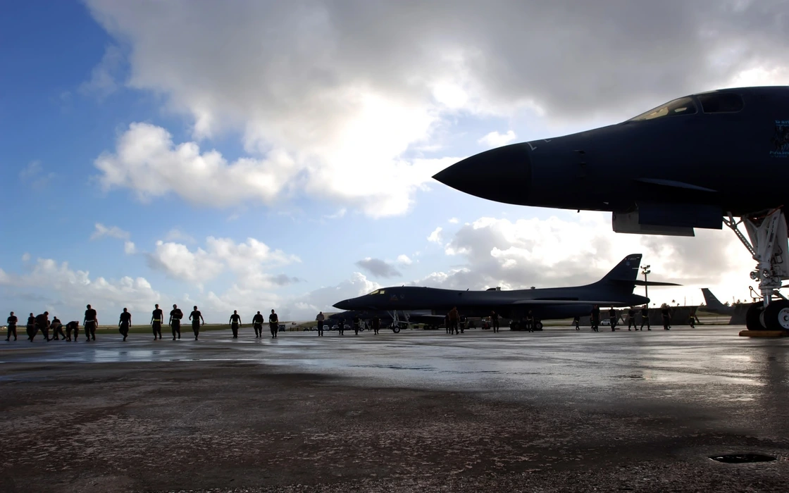 B-1轰炸机（B-1 bomber）图片壁纸