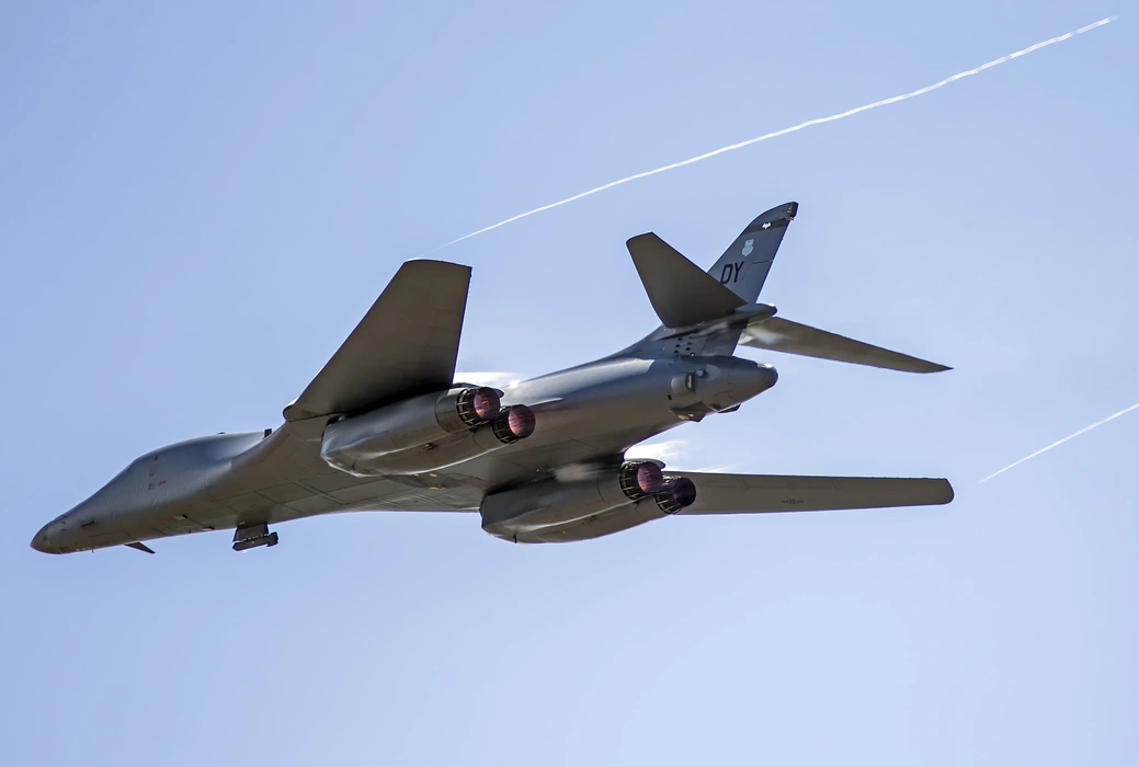 B-1轰炸机（B-1 bomber）图片壁纸