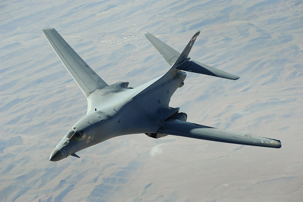 B-1轰炸机（B-1 bomber）图片壁纸