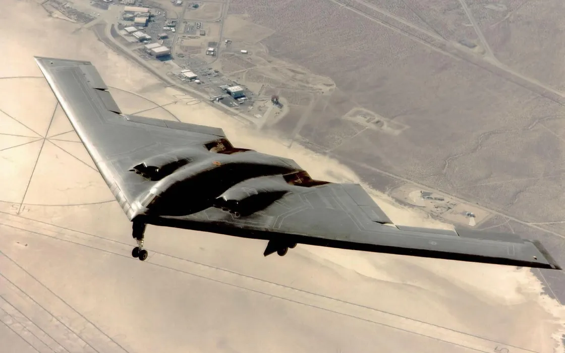 B-2战略轰炸机（B-2 Spirit）图片壁纸