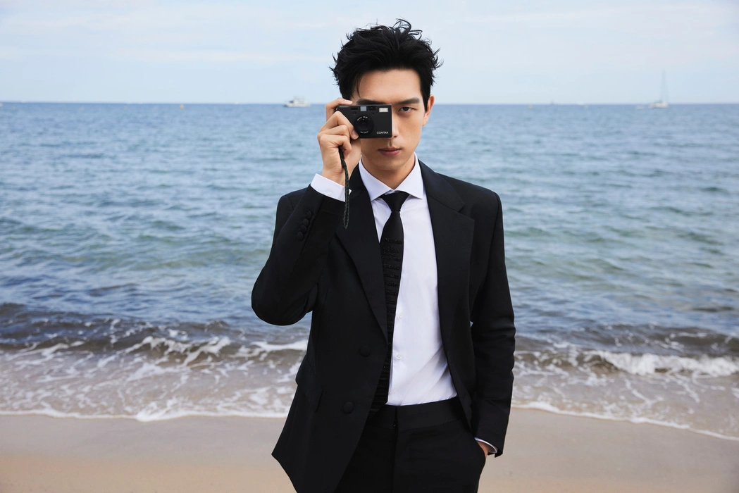 李现帅气海边随拍写真图片壁纸