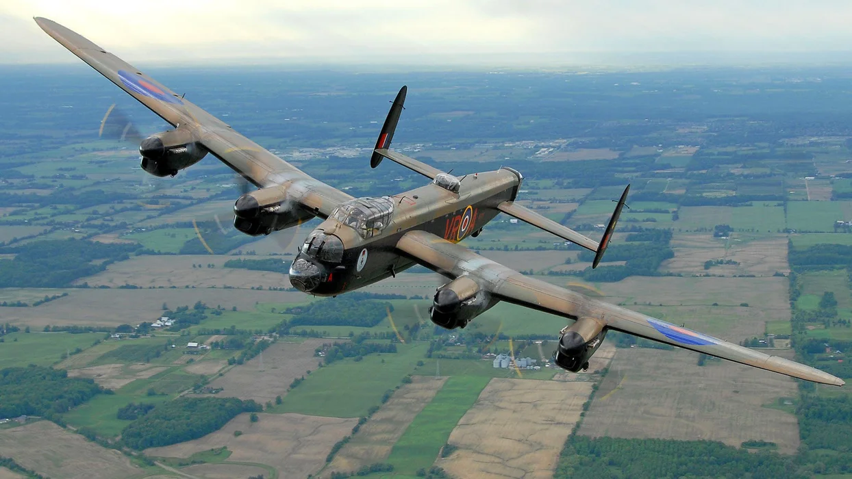 兰开斯特式轰炸机（Avro Lancaster）图片壁纸