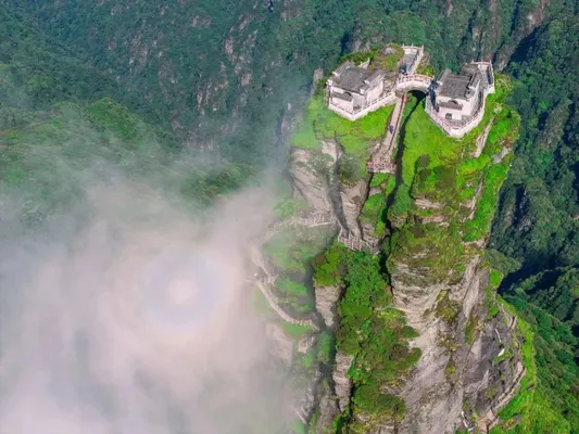 俯瞰梵净山云端仙境旅游风景桌面