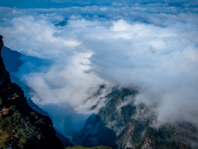 俯瞰梵净山云端仙境旅游风景桌面
