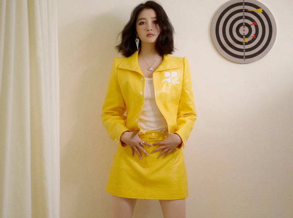 关晓彤黄色皮短裙写真图片壁纸