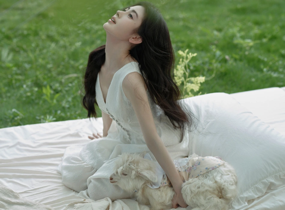 鞠婧祎森系白裙写真图片壁纸