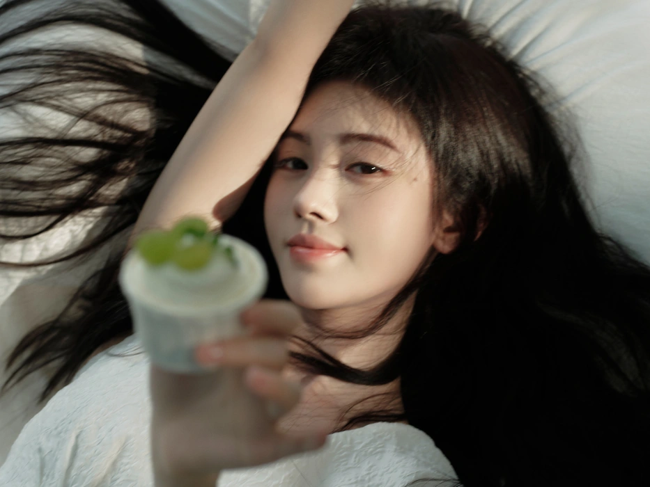 鞠婧祎森系白裙写真图片壁纸