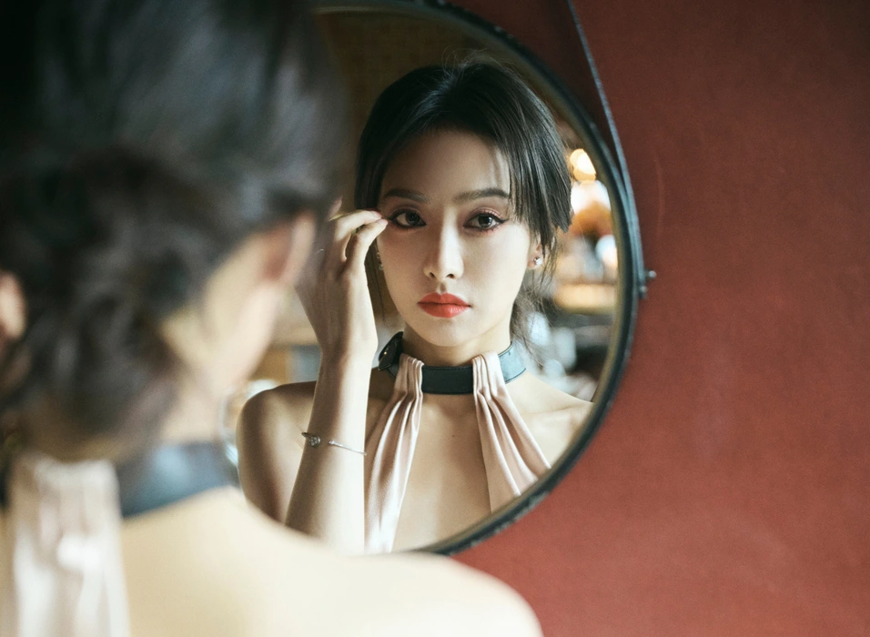 Victoria宋茜粉色挂脖裙写真壁纸