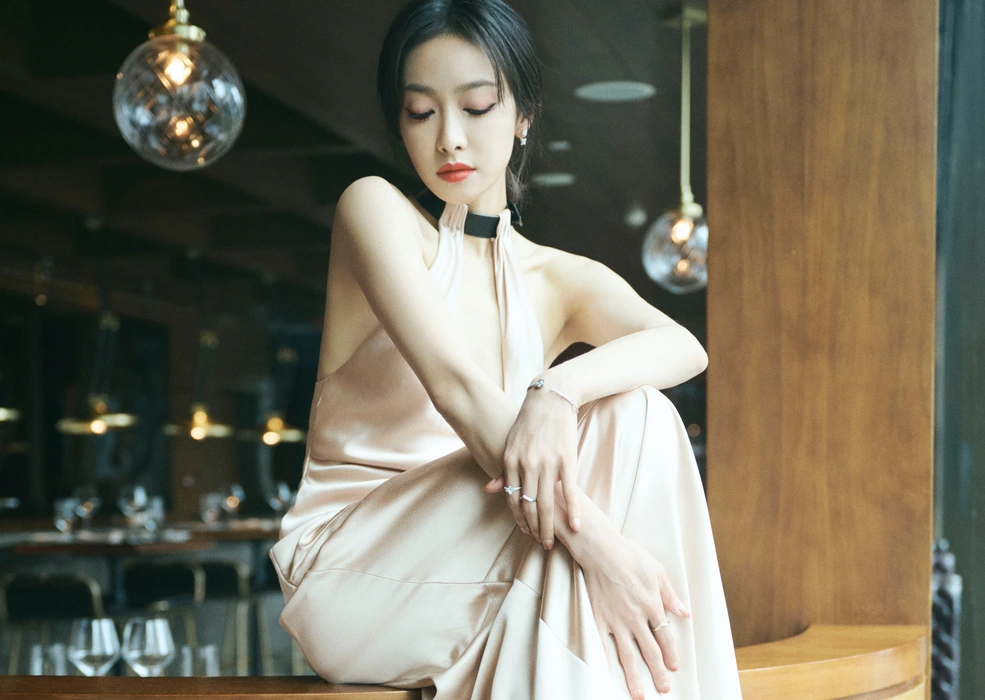 Victoria宋茜粉色挂脖裙写真壁纸
