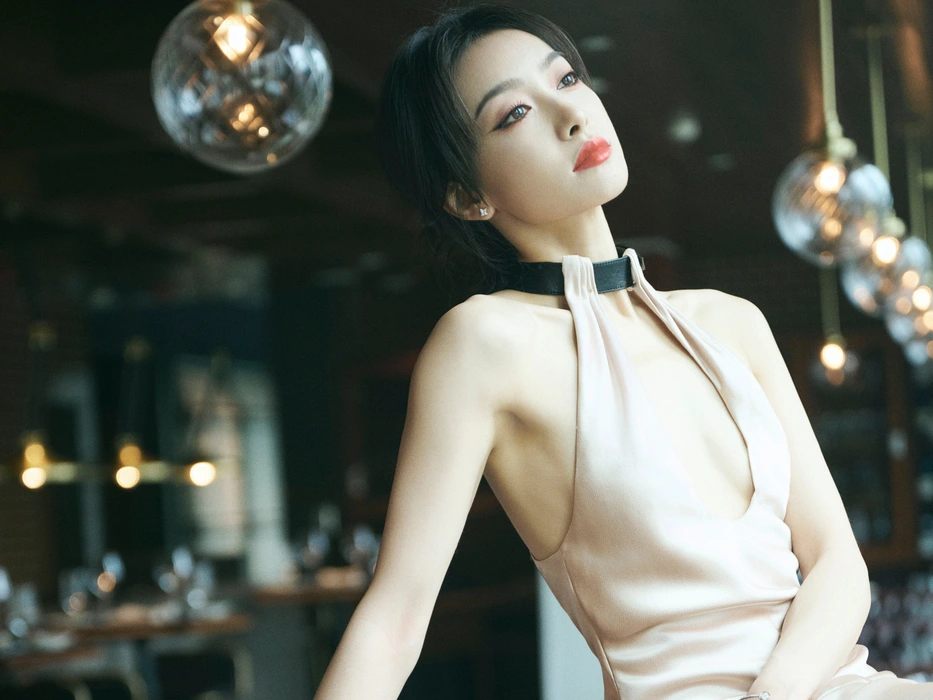 Victoria宋茜粉色挂脖裙写真壁纸