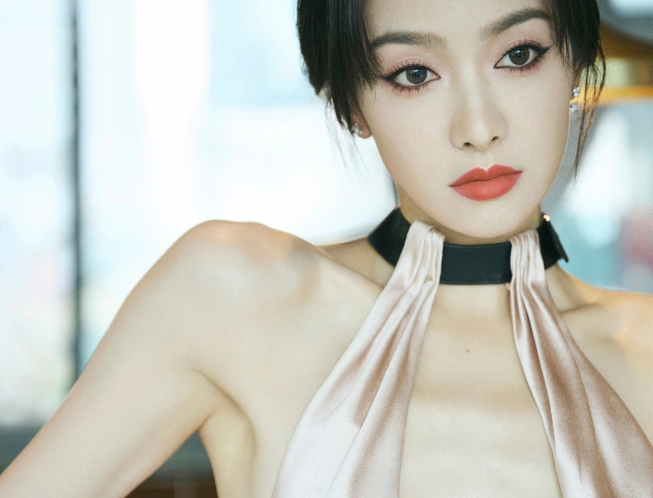 Victoria宋茜粉色挂脖裙写真壁纸