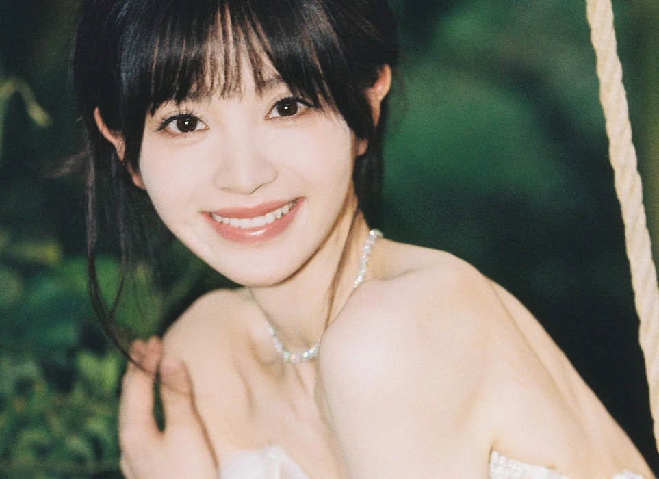 田曦薇清新白色裙写真图片壁纸