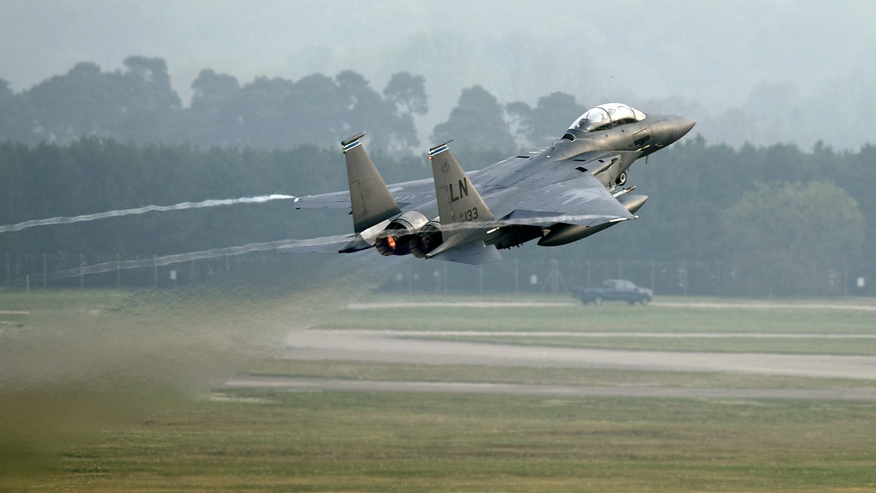 F-15E战斗轰炸机高清图片壁纸