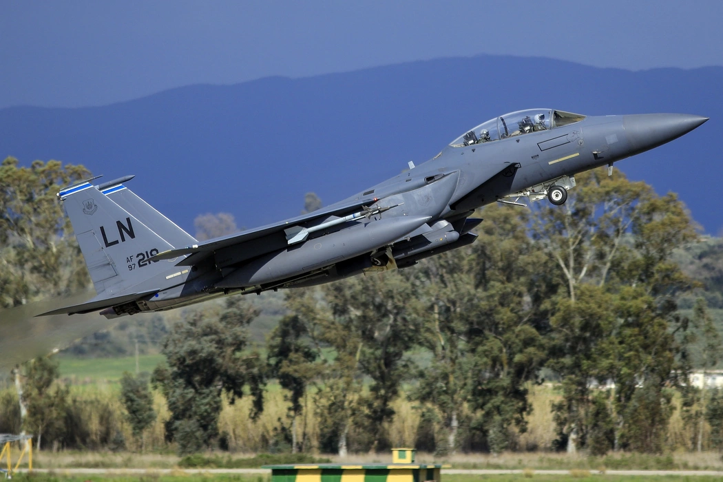 F-15E战斗轰炸机高清图片壁纸
