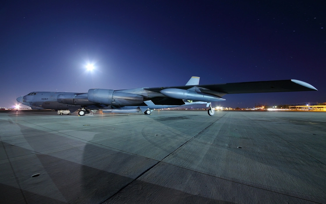 B-52同温层堡垒轰炸机图片壁纸