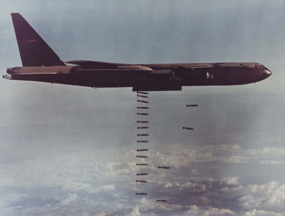 B-52同温层堡垒轰炸机图片壁纸