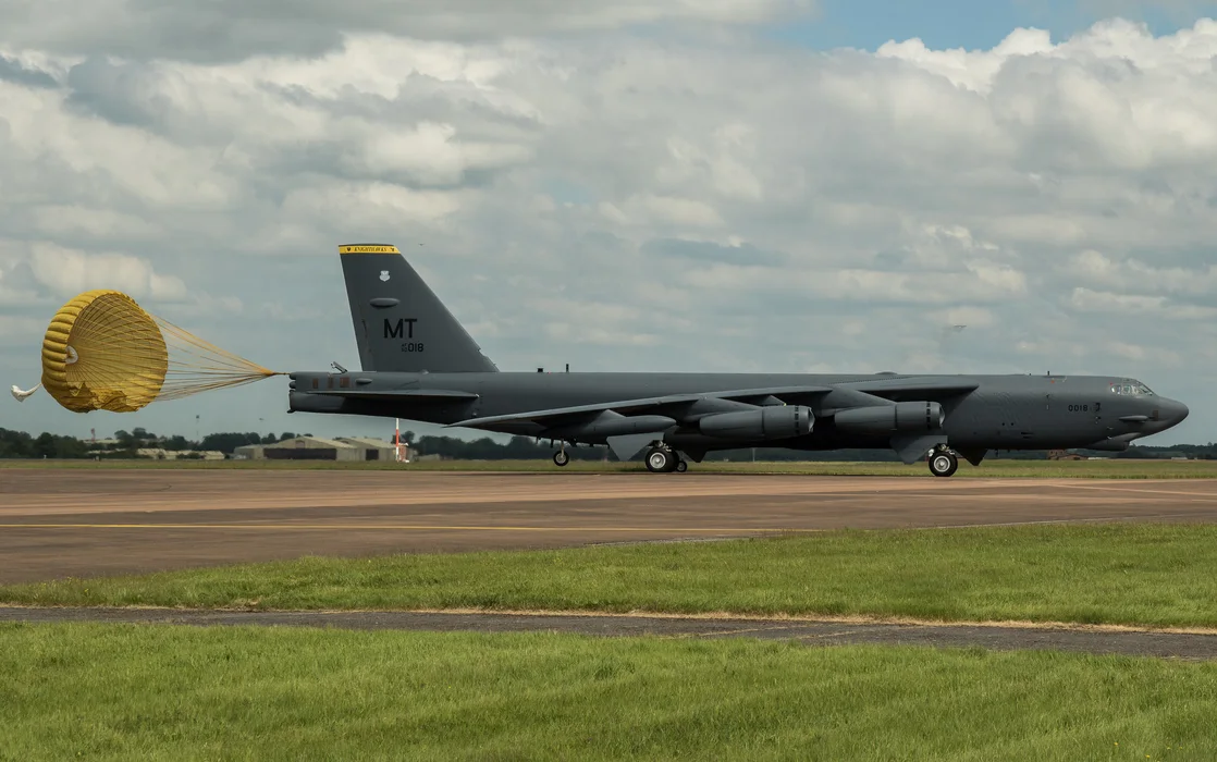 B-52同温层堡垒轰炸机图片壁纸