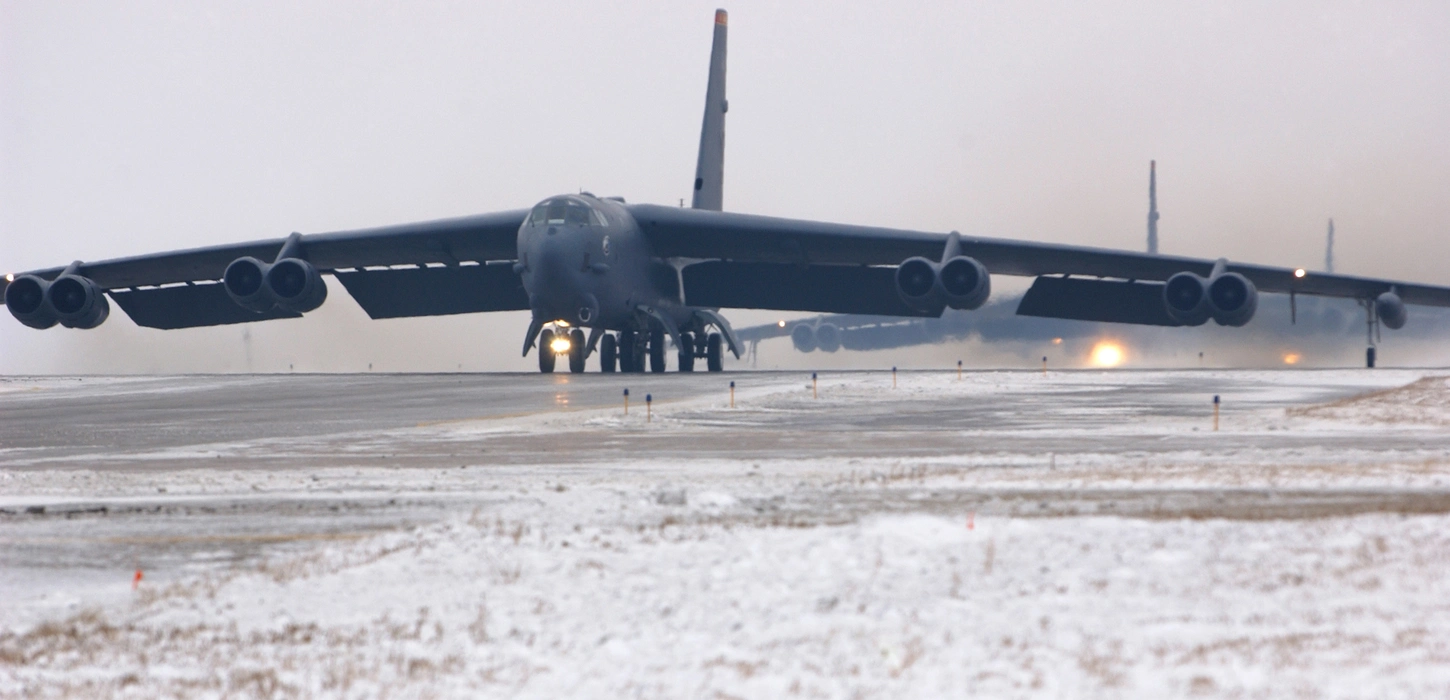 B-52同温层堡垒轰炸机图片壁纸