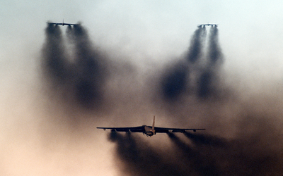 B-52同温层堡垒轰炸机图片壁纸