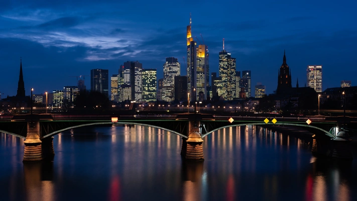 8K摩天大楼夜景旅游风景桌面