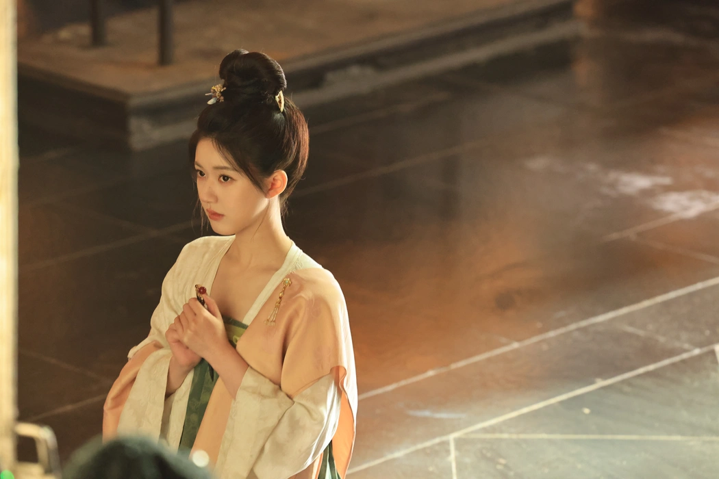 电视剧《珠帘玉幕》赵露思剧照壁纸