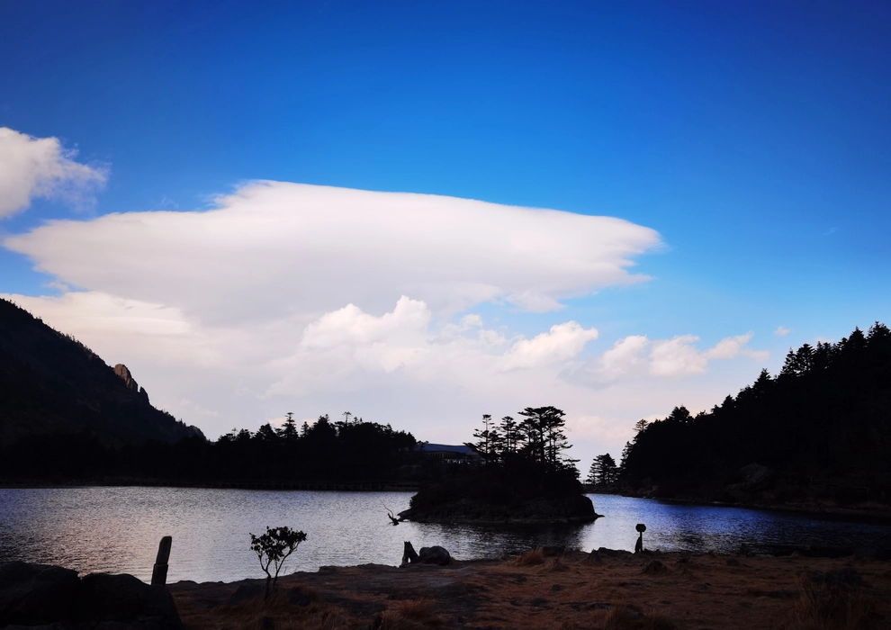 四川螺髻山黄昏旅游风景桌面