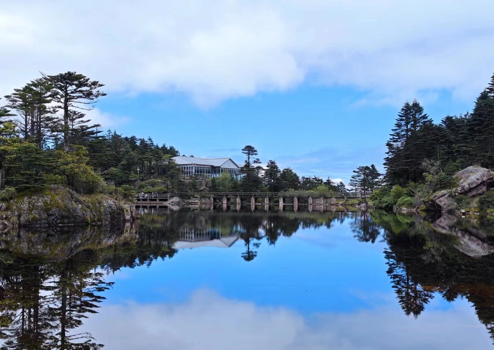 四川螺髻山黄昏旅游风景桌面