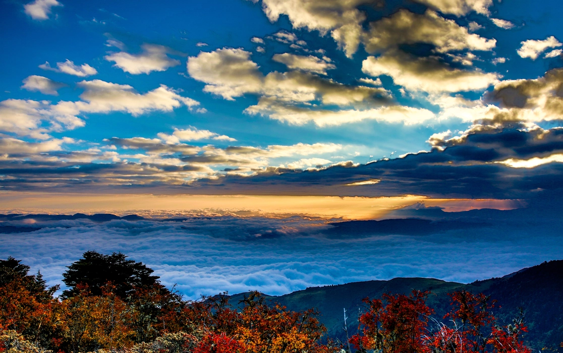 四川螺髻山黄昏旅游风景桌面