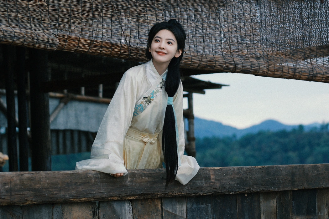 章若楠素衣罗裙甜美写真壁纸