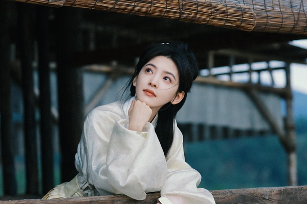 章若楠素衣罗裙甜美写真壁纸