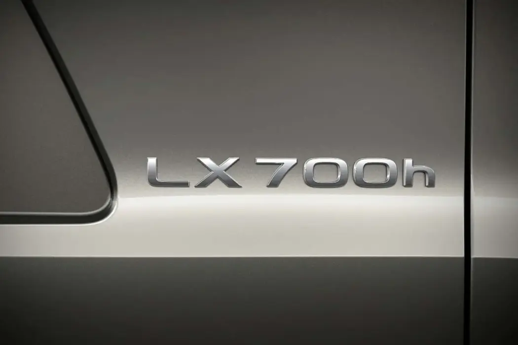 雷克萨斯LX700h领途版SUV壁纸