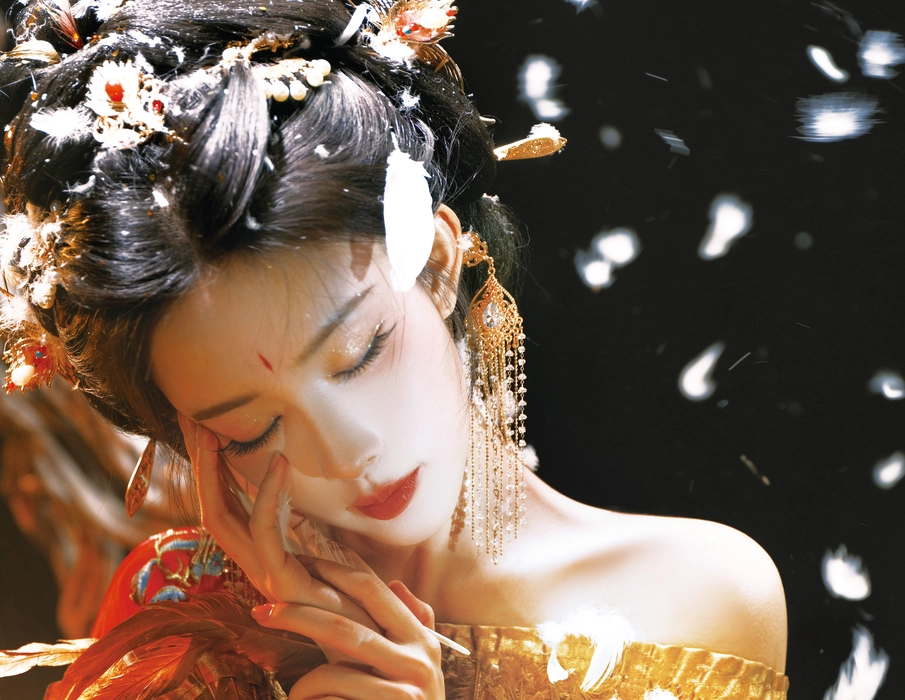 孟子义红衣神女妆写真壁纸