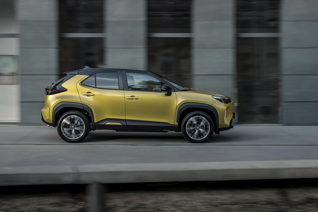 丰田 Yaris Cross Hybrid SUV 图片壁纸