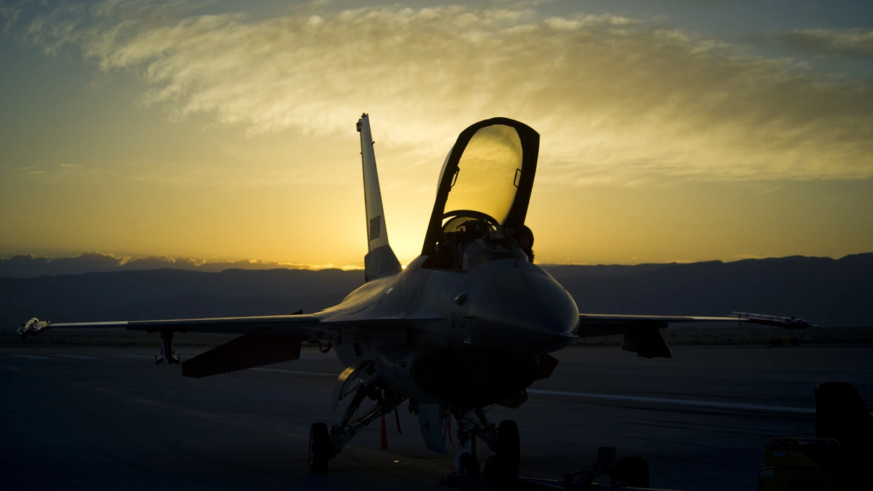 F-16战斗机（F-16 fighter）壁纸