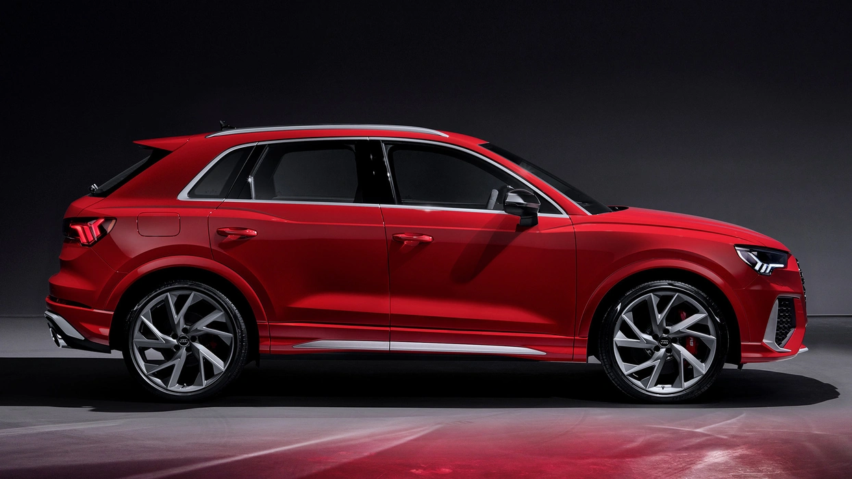 红色奥迪RS Q3 SUV 汽车图片壁纸