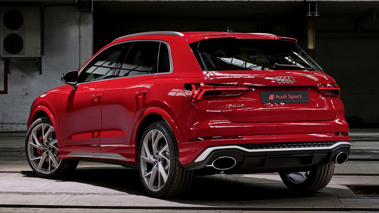 红色奥迪RS Q3 SUV 汽车图片壁纸