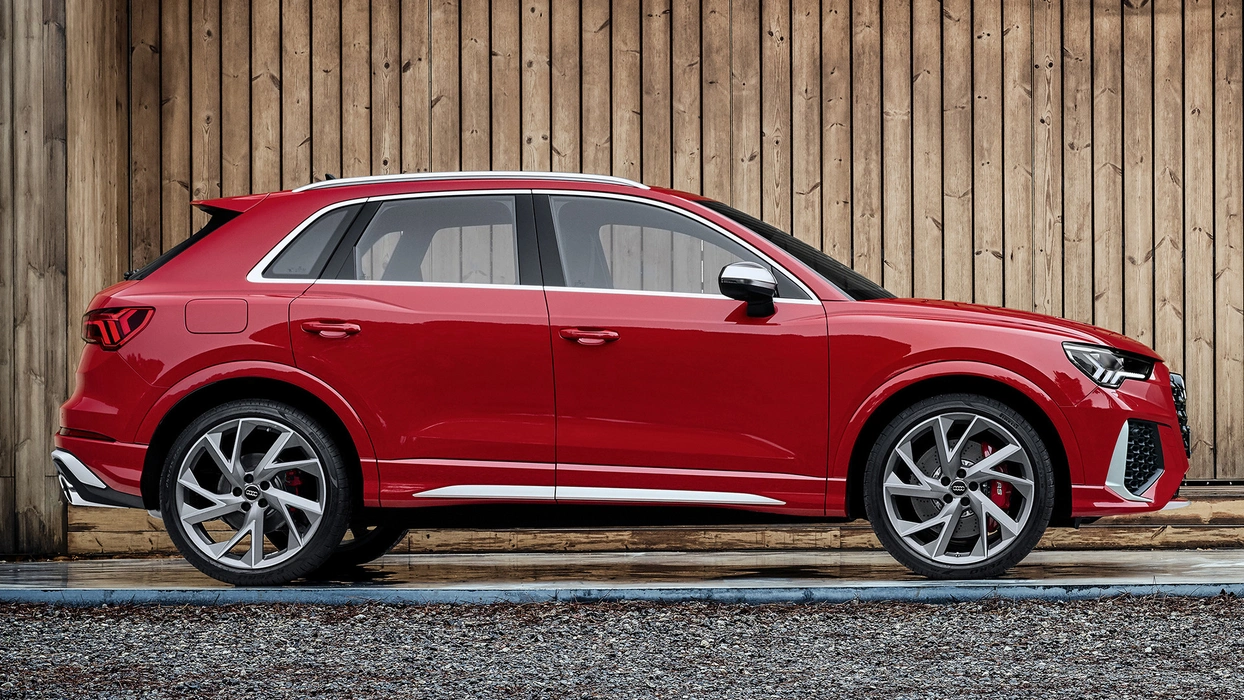 红色奥迪RS Q3 SUV 汽车图片壁纸
