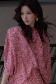 杨超越粉嫩碎花裙写真壁纸