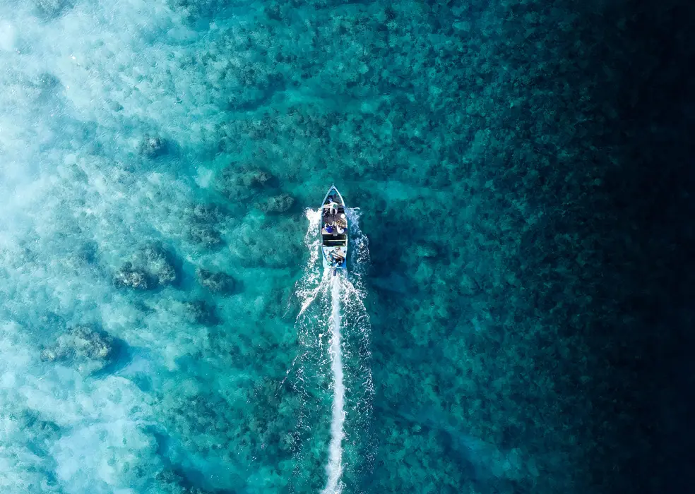 4K碧蓝海洋旅游风景桌面