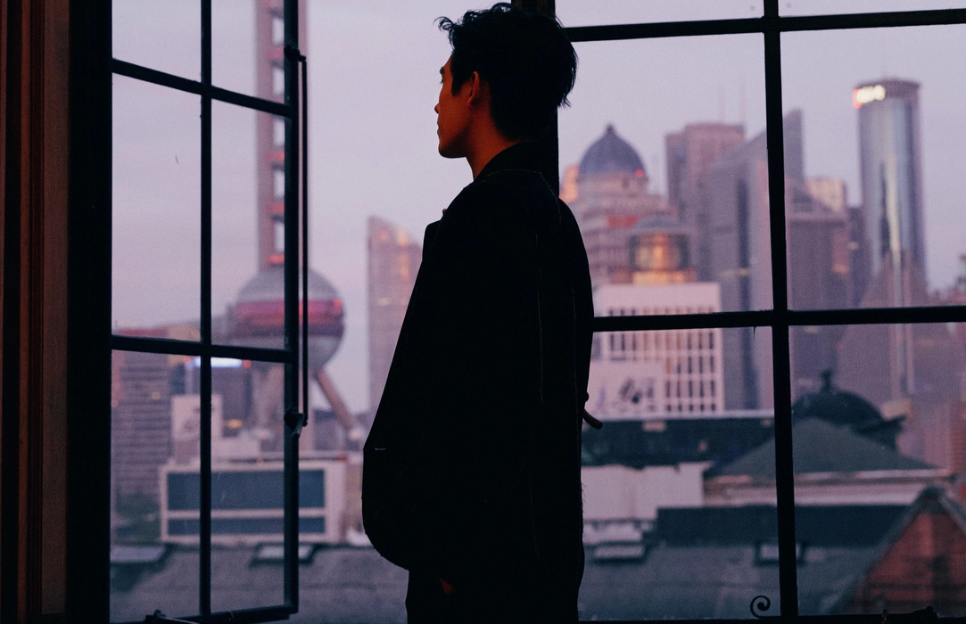  陈飞宇复古港风写真壁纸